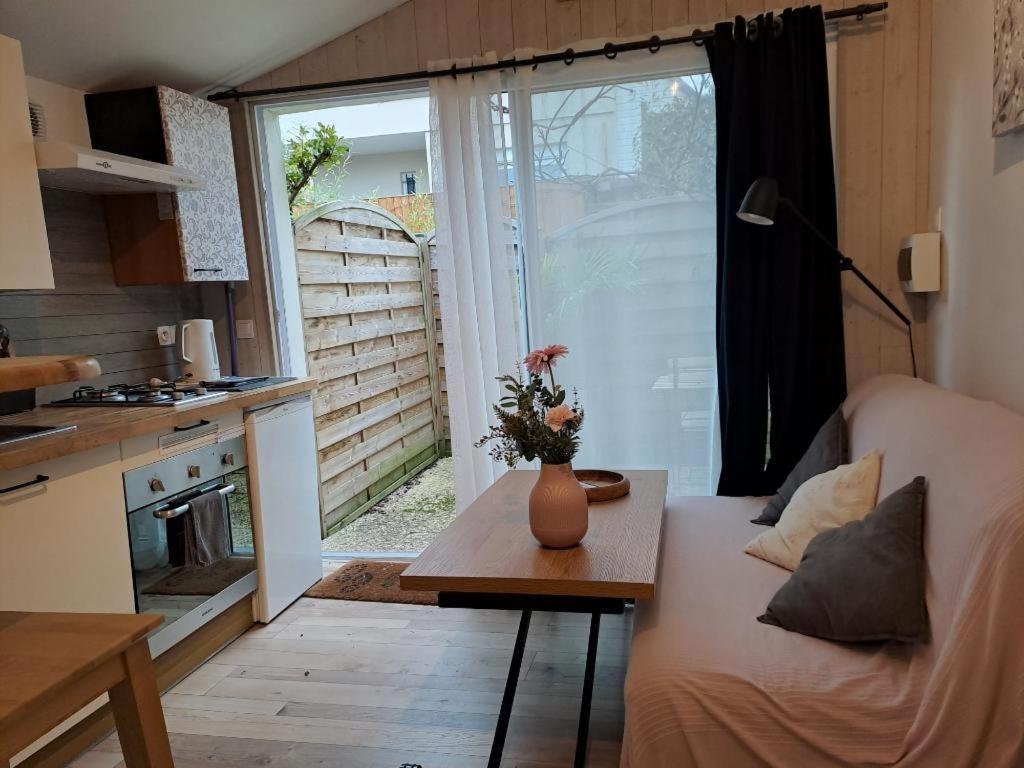 Joli studio au calme dans un jardin privatif Ouistreham Esterno foto